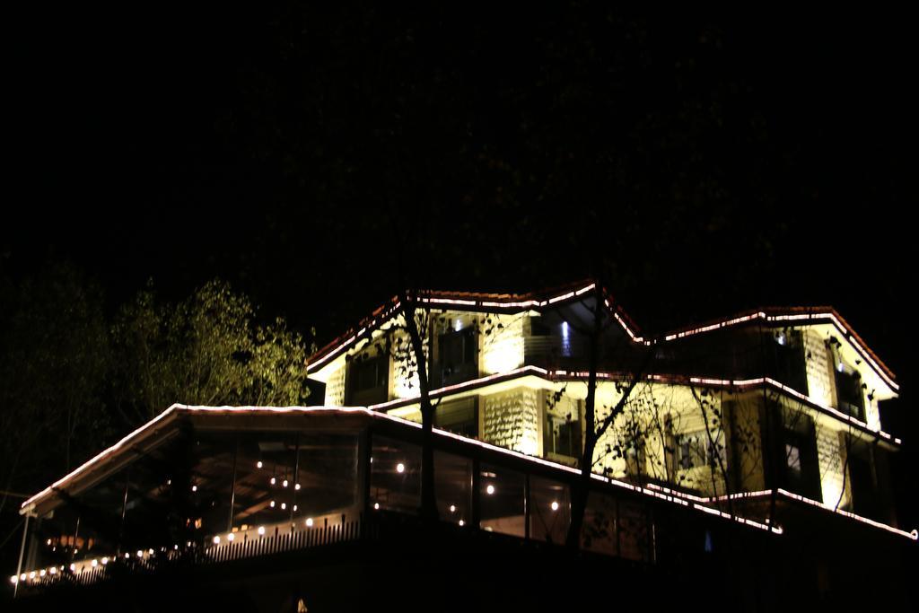 Mzaar Kfardebian Urban Faqra Hotel מראה חיצוני תמונה
